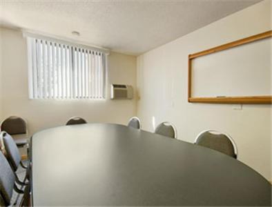 Отель Super 8 Wichita East Kellogg Удобства фото