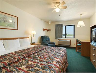 Отель Super 8 Wichita East Kellogg Номер фото